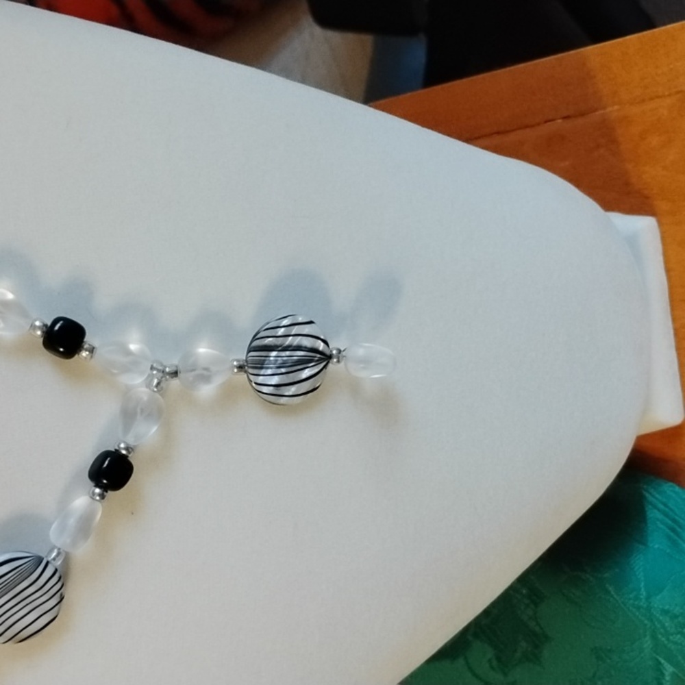 Hand Crafted Mother Of Pearl Beaded Necklace - Picture 4 of 6